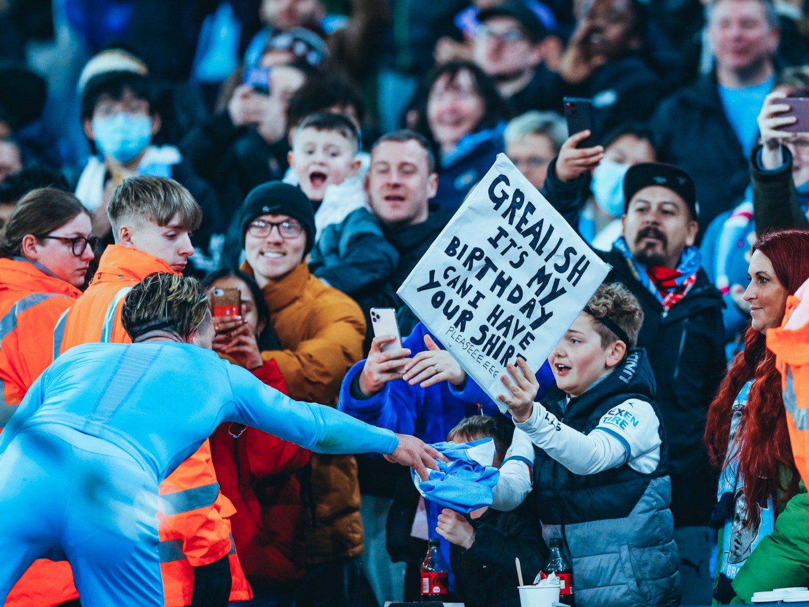 拉森多次在 拉森多次在